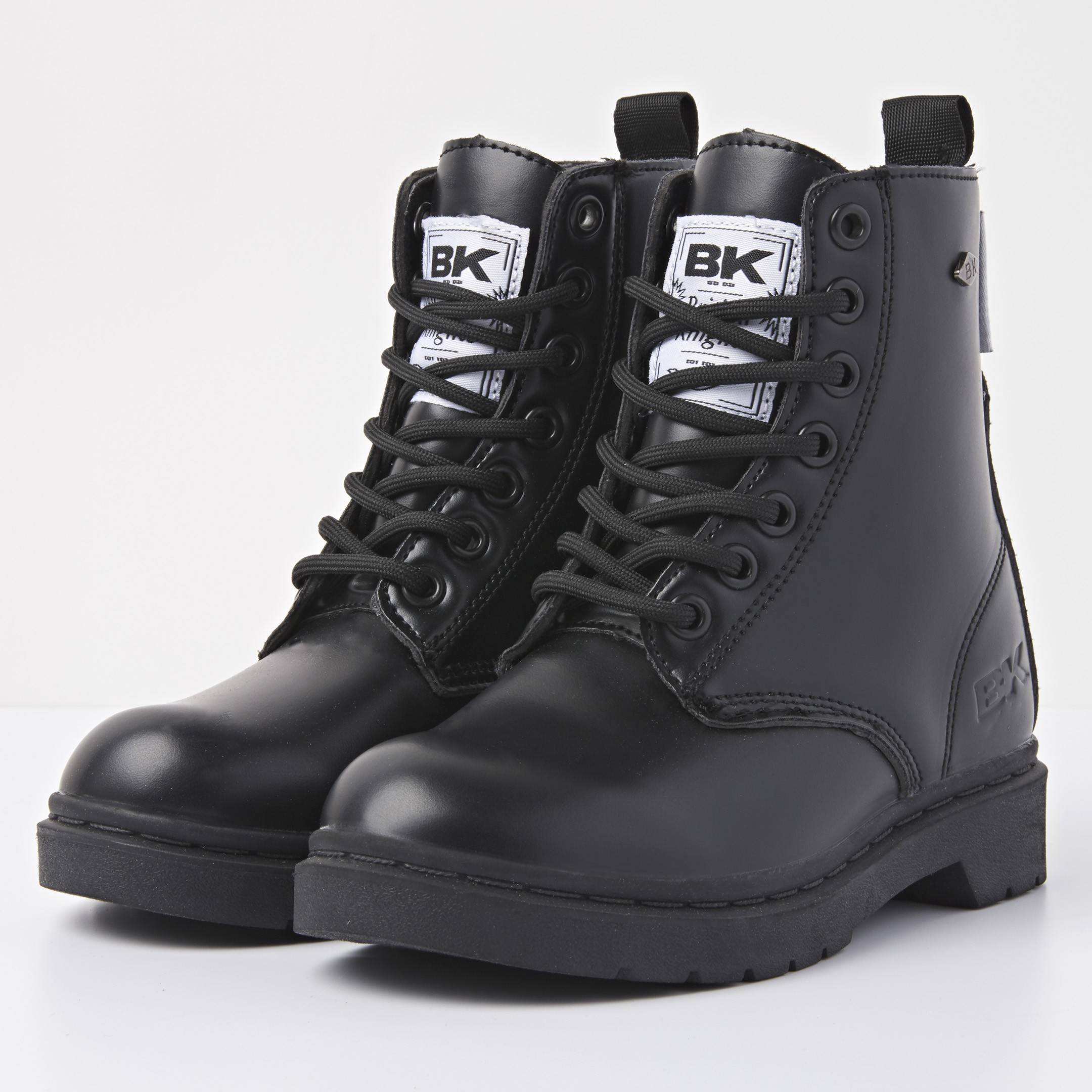 British Knights Sneaker Front view  B46-3601C-02 BLAKE HIGH-TOP FEMALE
